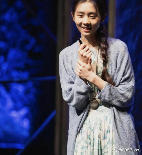 19岁黄多多凭话剧演技爆火，女星实力派路线成焦点