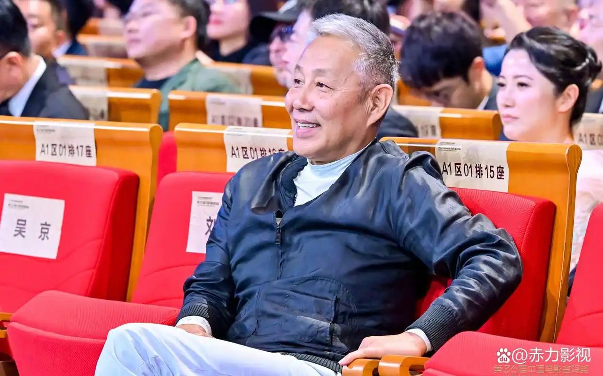 影坛巨头票房奖项江湖地位_娱乐圈明星地位排名_娱乐圈地位之王