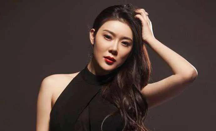 明星出轨被偷拍没拉窗帘_娱乐圈出轨的男人_娱乐圈忘记拉窗帘出轨事件