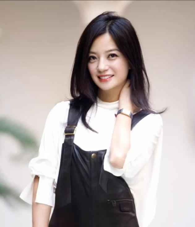 赵薇转型投资做生意_赵薇投资做生意被封杀_赵薇现在还在娱乐圈吗