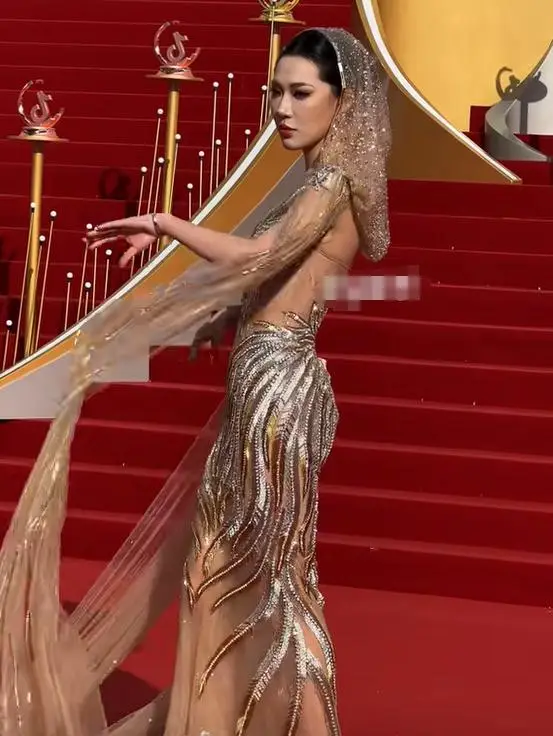 抖音网红红毯见光死_美颜滤镜撕下来_抖音网红美女黑料在线播放,