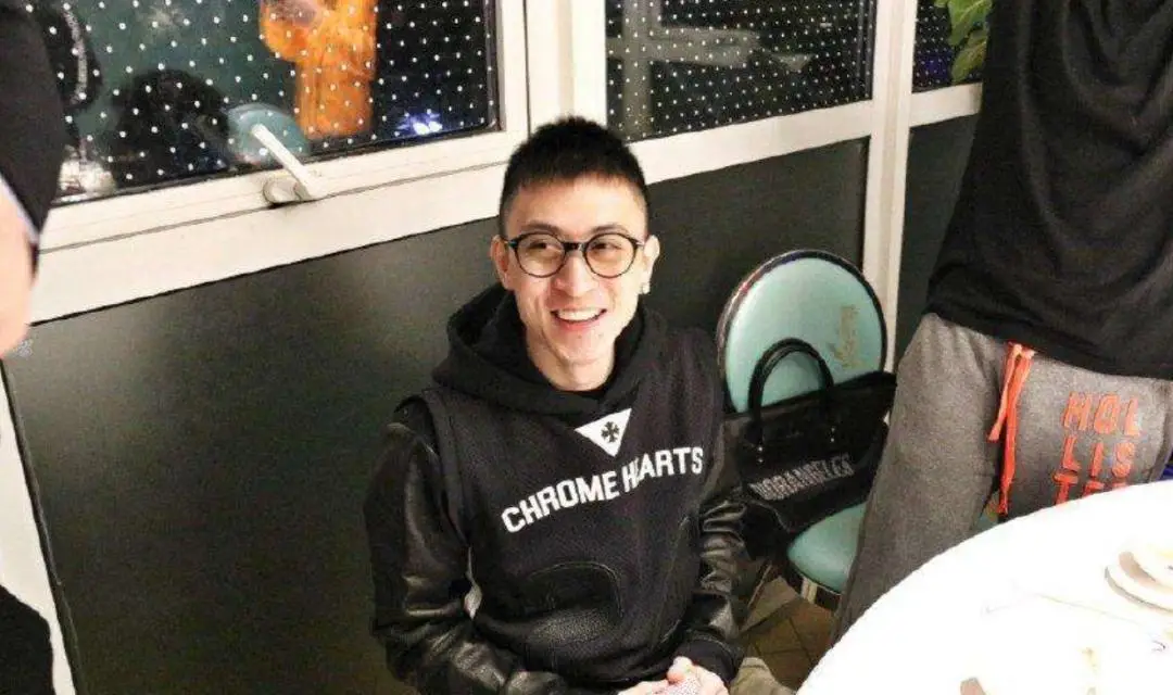 网红王思聪八卦-_秦奋撞毁超跑事件_秦奋的奢华生活