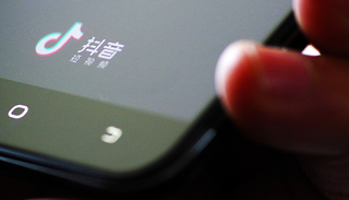 抖音微博封杀_抖音早期推广_快手八卦网红视频-