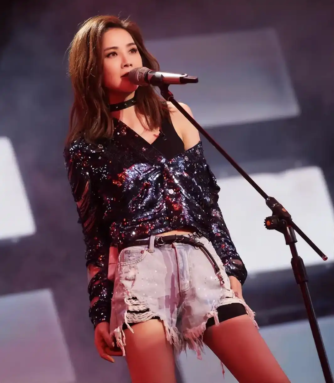 女明星富贵脸特征_天生富贵相女明星_旺夫面相的女明星