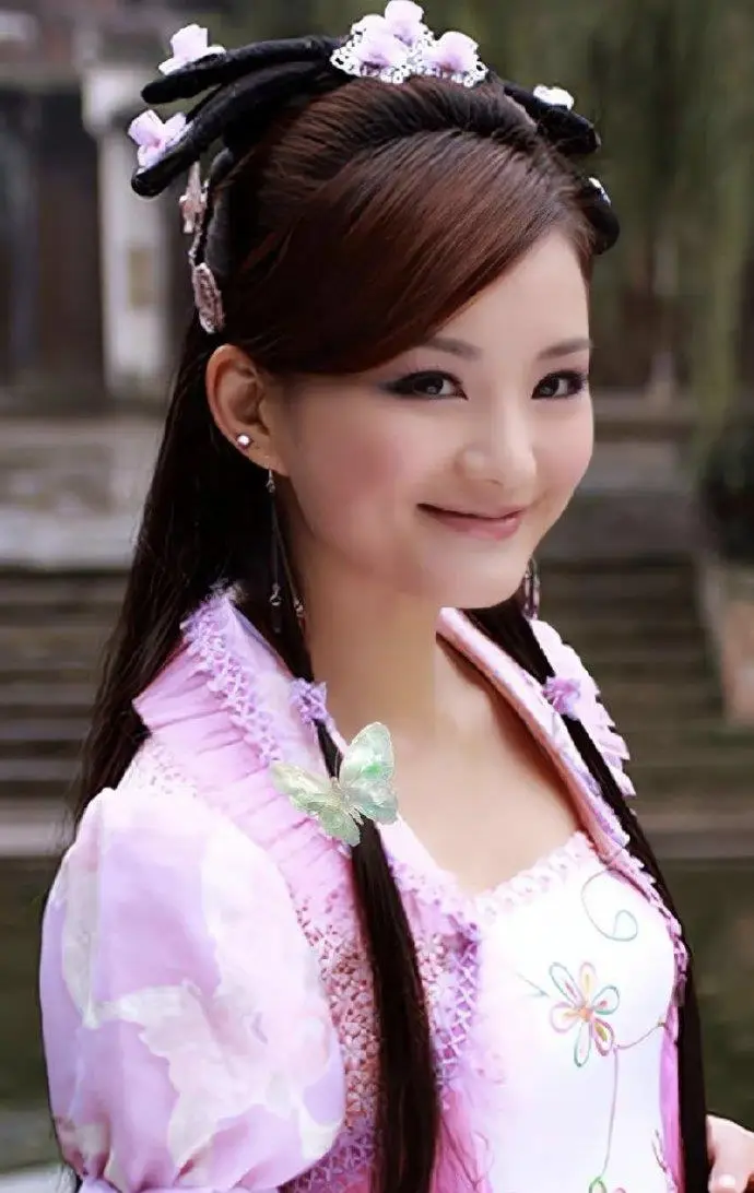 馨子 红苹果乐园 演员转型直播_女明星馨子